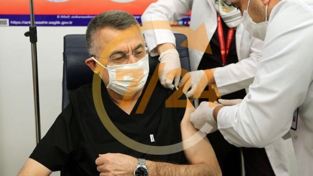 Fuat Oktay da Kovid-19 aşısı yaptırdı