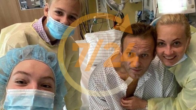Zehirlenen Rus muhalif Navalni’den haftalar sonra ilk fotoğraf!