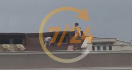 Sultanbeyli’de korkunç anlar! İki küçük çocuk çatıda böyle görüntülendi…