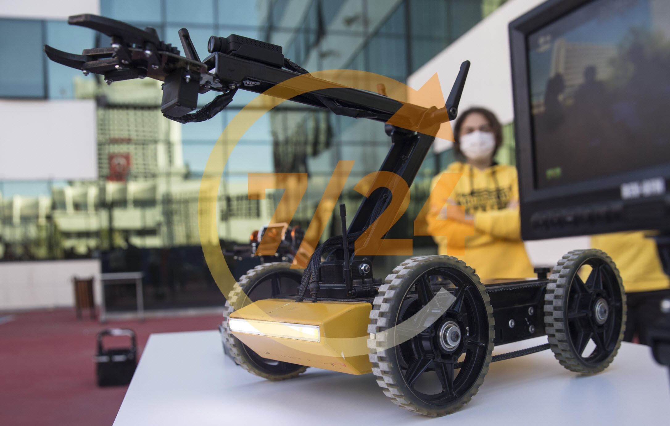 Lise öğrencileri bir araya geldi, bomba imha robotu geliştirdi