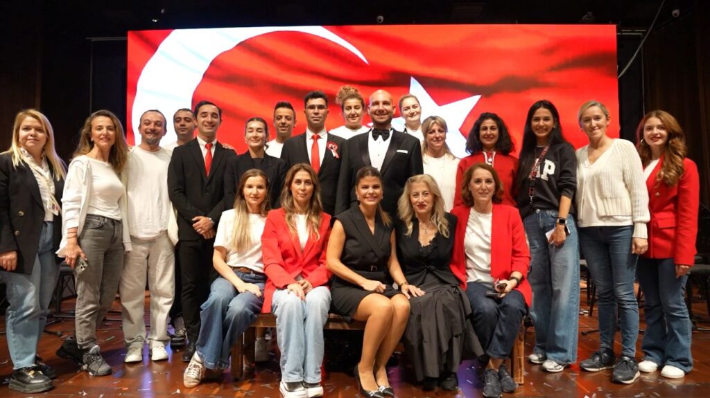 Anabilim Eğitim Kurumları Sahnesinde Cumhuriyet Destanı Bir Kez Daha Hayat Buldu! 2 – Anabilim Eğitim Kurumları Sahnesinde Cumhuriyet Destanı Bir Kez Daha Hayat Buldu! 2 – WhatsApp Gorsel 2025 10 30 saat 16.14.24 8441721b