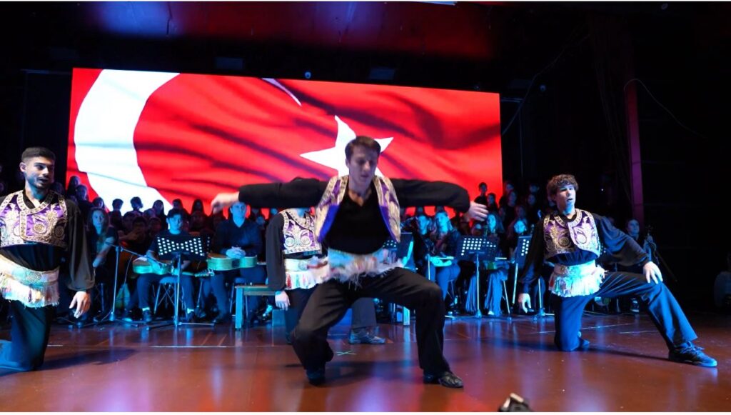 Anabilim Eğitim Kurumları Sahnesinde Cumhuriyet Destanı Bir Kez Daha Hayat Buldu! 1 – Anabilim Eğitim Kurumları Sahnesinde Cumhuriyet Destanı Bir Kez Daha Hayat Buldu! 1 – WhatsApp Gorsel 2025 10 30 saat 16.14.26 efb45d37