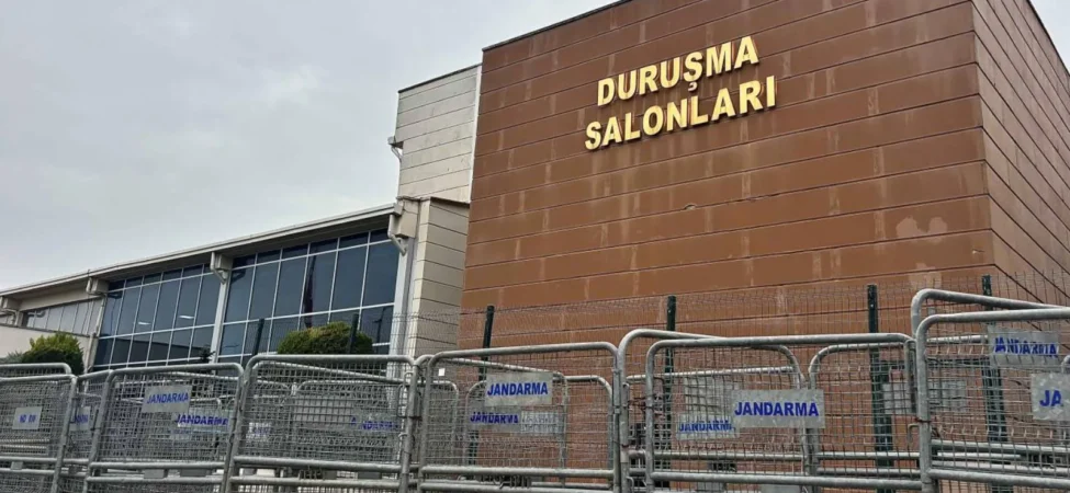 İBB Davası Duruşmasında Kanser Tedavisi Gören Sanığın Yakalama Kararı Kaldırıldı