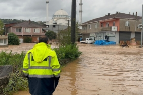 Sakarya Karasu'da Taşan Dere Ev ve İş Yerlerini Sular Altında Bıraktı