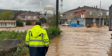 Sakarya Karasu'da Taşan Dere Ev ve İş Yerlerini Sular Altında Bıraktı