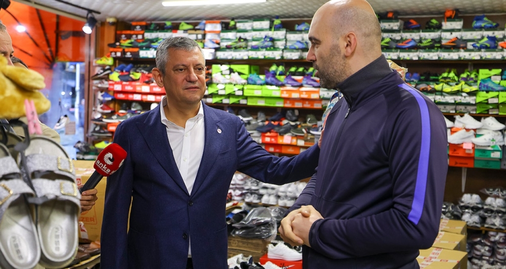 YENİ Parti Lideri Özgür Özel Rize'de Selden Etkilenen Esnafı Ziyaret Etti