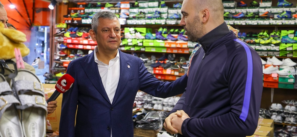 YENİ Parti Lideri Özgür Özel Rize'de Selden Etkilenen Esnafı Ziyaret Etti