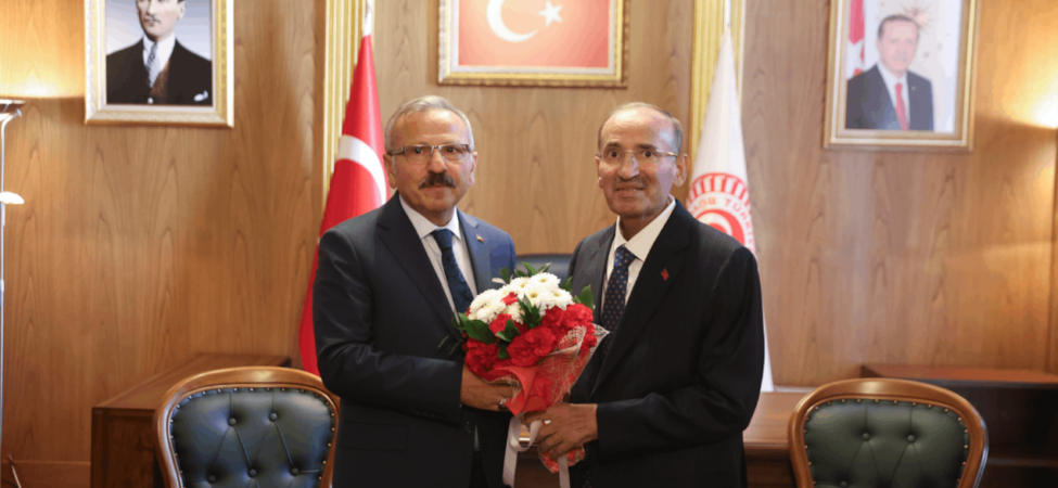 TBMM Başkanvekilliği görevini devreden Bekir Bozdağ koltuğunu Yusuf Beyazıt'a teslim etti