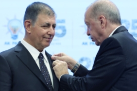 AKP'ye Katılan Cemil Tugay Sosyal Medya Hesaplarında Değişikliğe Gitti
