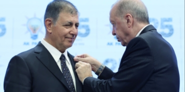 AKP'ye Katılan Cemil Tugay Sosyal Medya Hesaplarında Değişikliğe Gitti