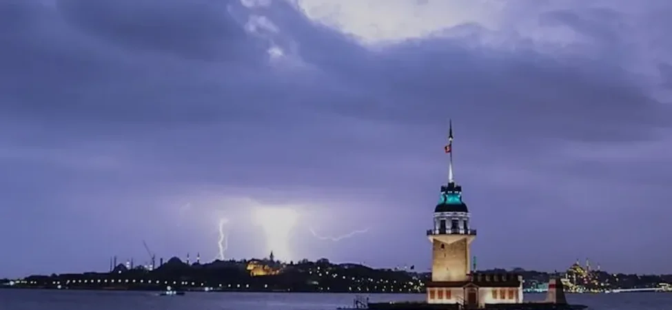 AKOM'dan İstanbul İçin Fırtına ve Ani Sıcaklık Düşüşü Uyarısı
