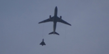 Almanya'ya giden uçak kaçırılma alarmı verdi, Eurofighterlar havalandı