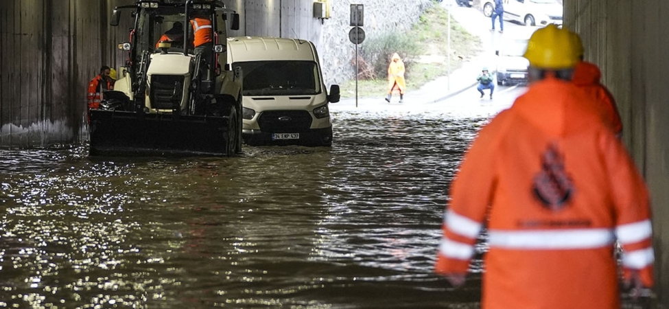 AKOM'dan İstanbul İçin Fırtına ve Şiddetli Sağanak Uyarısı