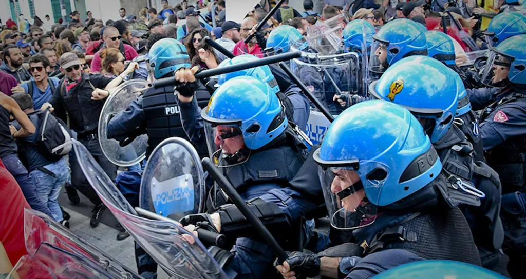 Avrupa'da protesto dalgası: Paris'te sokağa çıkma yasağı, Milano'ya asker