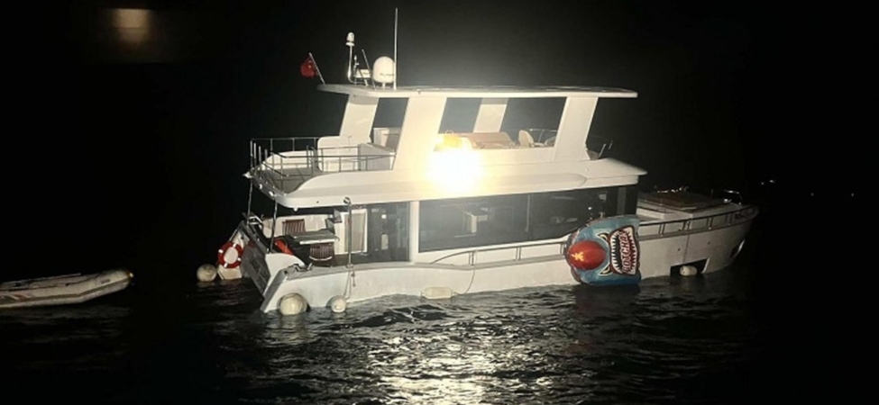 Çanakkale'de batma tehlikesi geçiren teknedeki iki kişi Sahil Güvenlik tarafından kurtarıldı