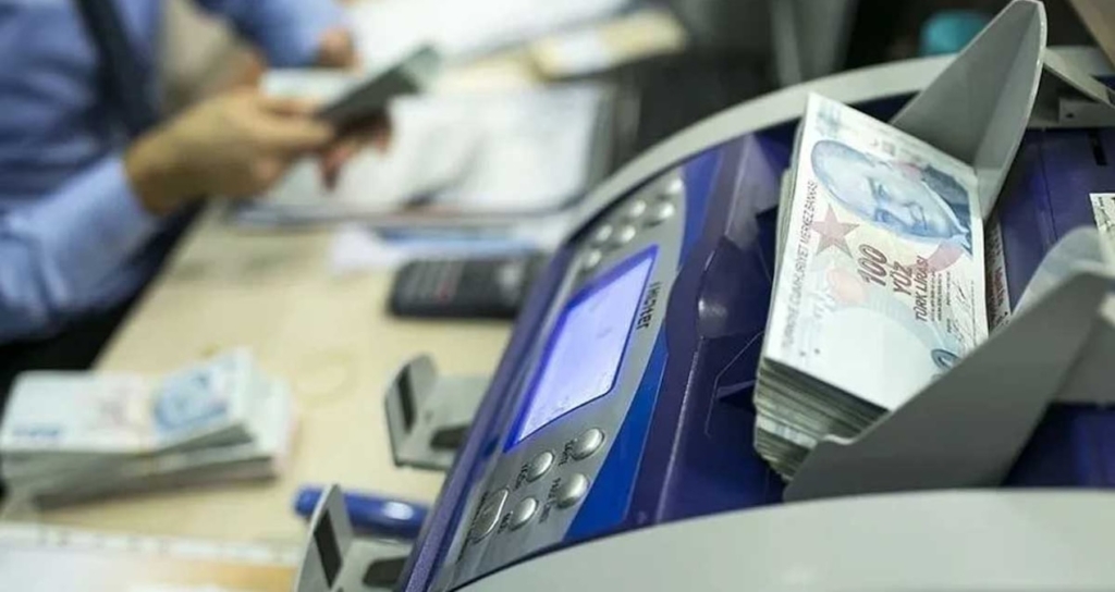 28 Ekim Çarşamba Günü Bankalar ve Kamu Kurumları Saat 13.00'e Kadar Açık Olacak